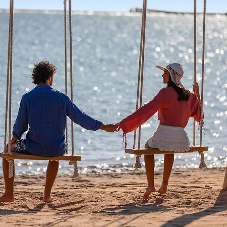 Hotel Royal Albatros Moderna - Families and couples only à Charm el-Cheikh Extérieur photo A couple holding hands on a swing