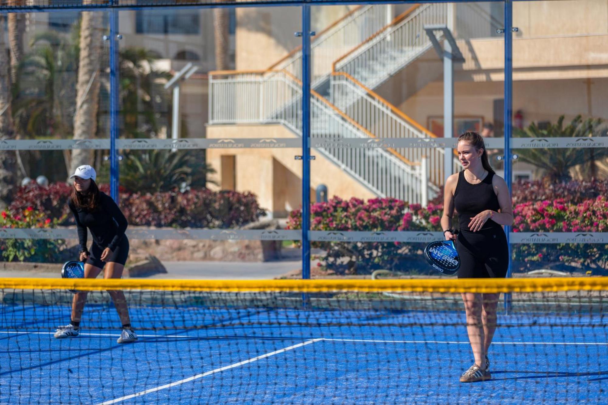 Hotel Royal Albatros Moderna - Families and couples only à Charm el-Cheikh Extérieur photo A paddle tennis match
