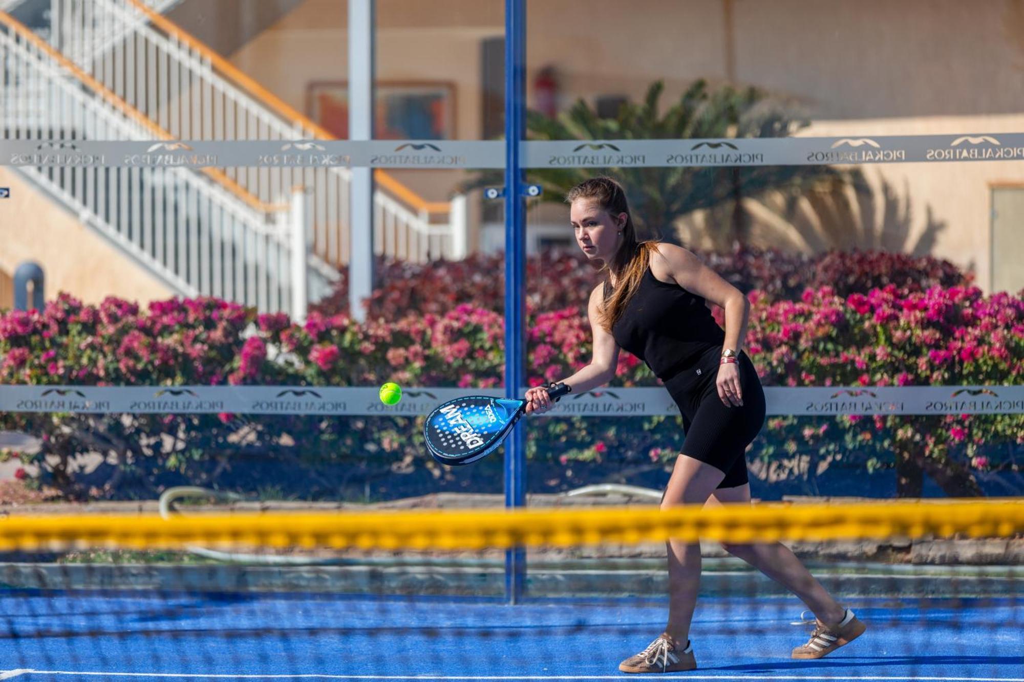 Hotel Royal Albatros Moderna - Families and couples only à Charm el-Cheikh Extérieur photo A player in action