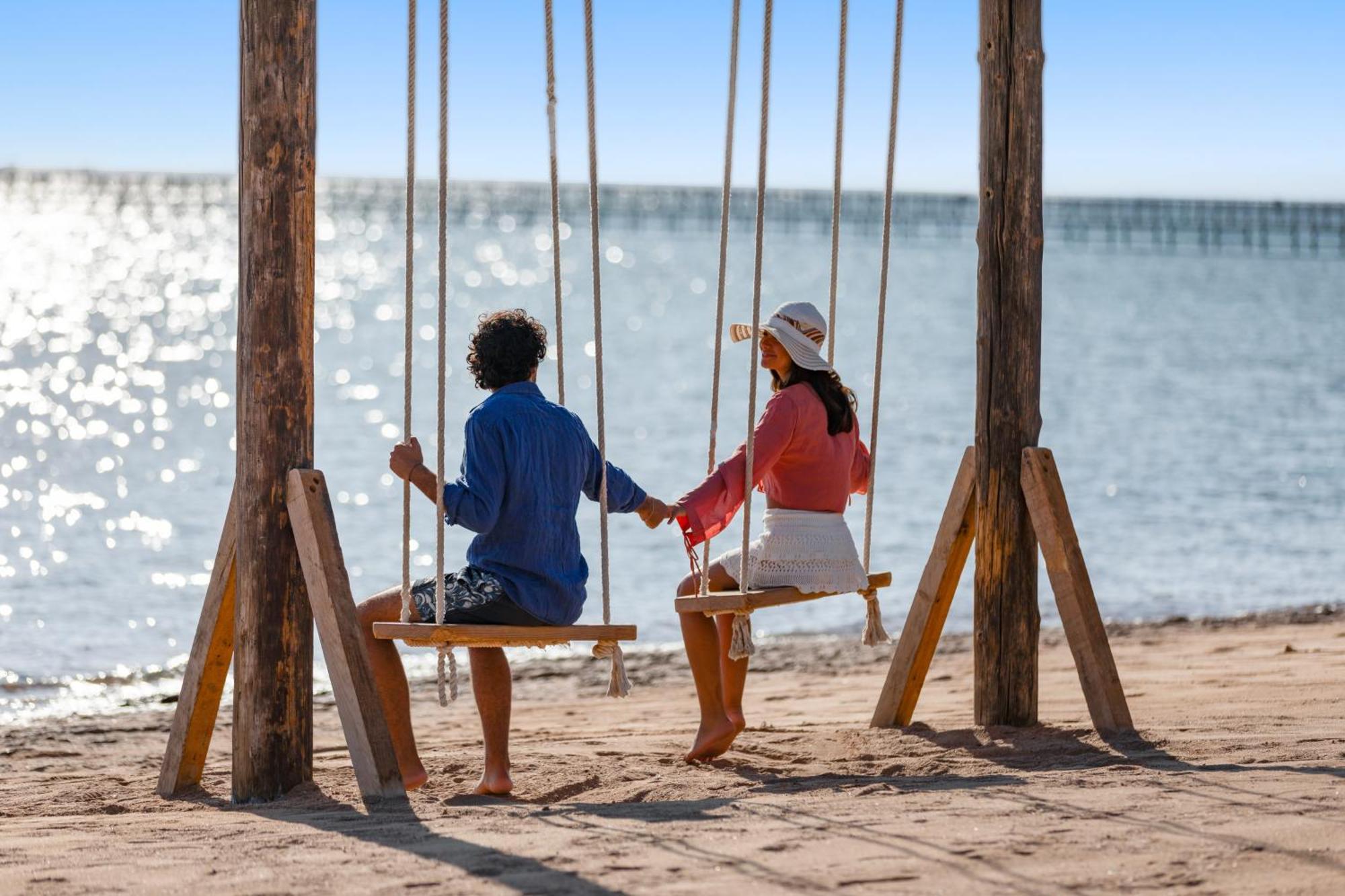 Hotel Royal Albatros Moderna - Families and couples only à Charm el-Cheikh Extérieur photo Swinging on the beach