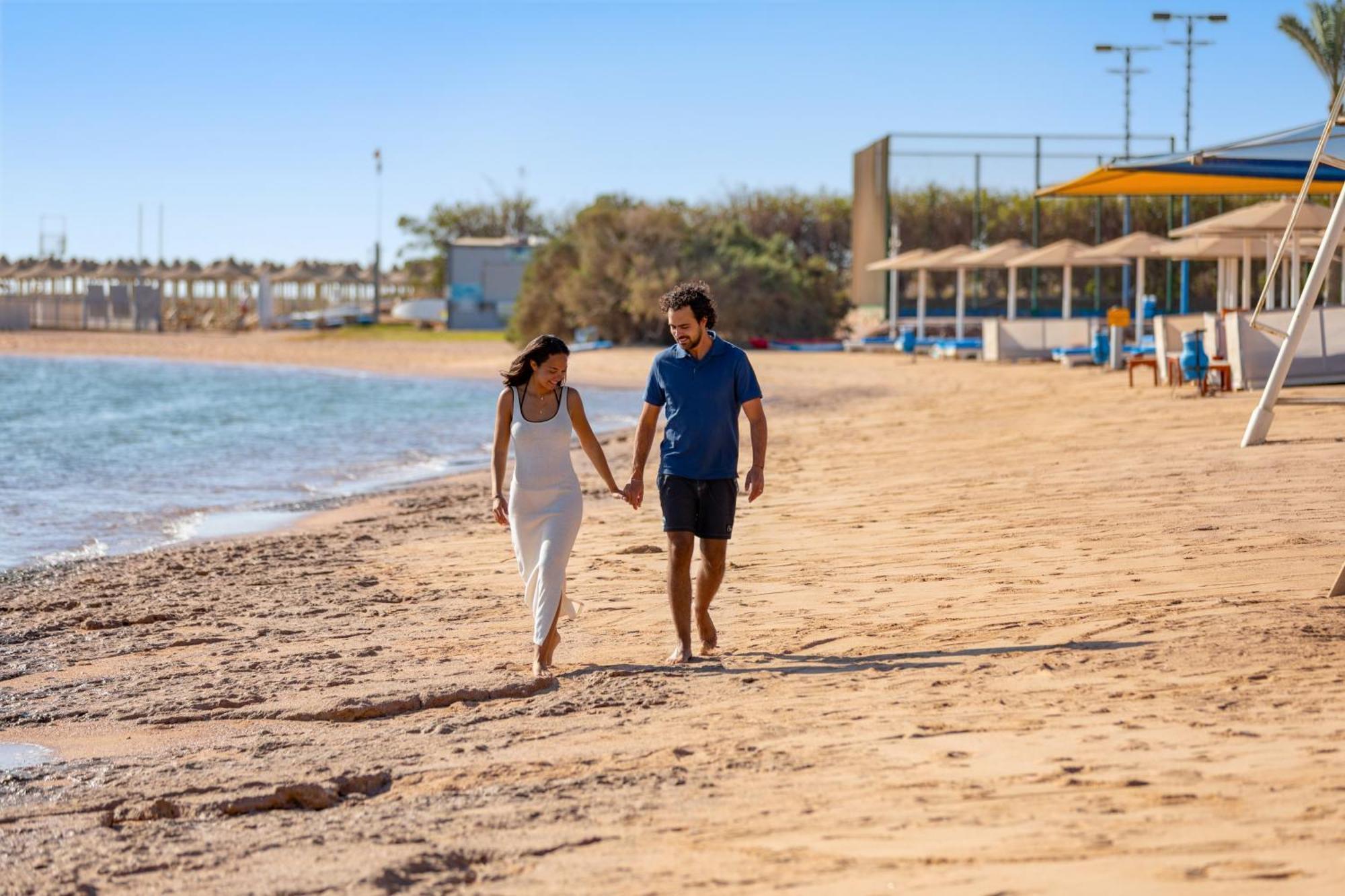 Hotel Royal Albatros Moderna - Families and couples only à Charm el-Cheikh Extérieur photo Tourists on the beach of Hurghada
