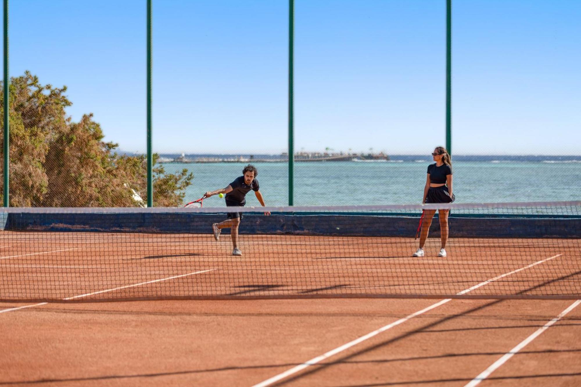 Hotel Royal Albatros Moderna - Families and couples only à Charm el-Cheikh Extérieur photo Tennis at the Club