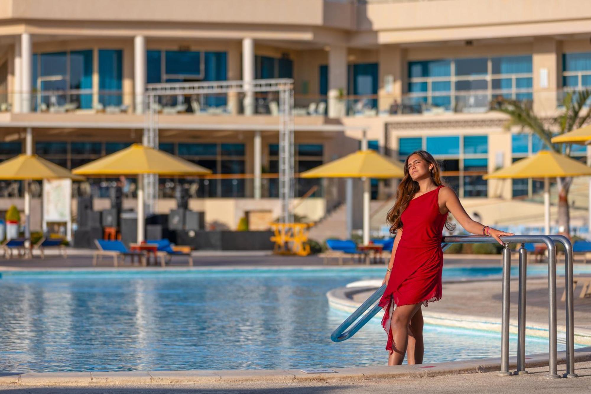Hotel Royal Albatros Moderna - Families and couples only à Charm el-Cheikh Extérieur photo The swimming pool at the hotel